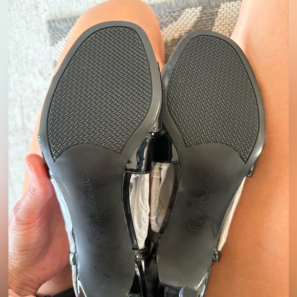 Bandolino Like New Black Patent Leather Heels 6.5 - Picture 7 of 10